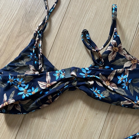 Blackbough Swim Bikini - Picture 2 of 5